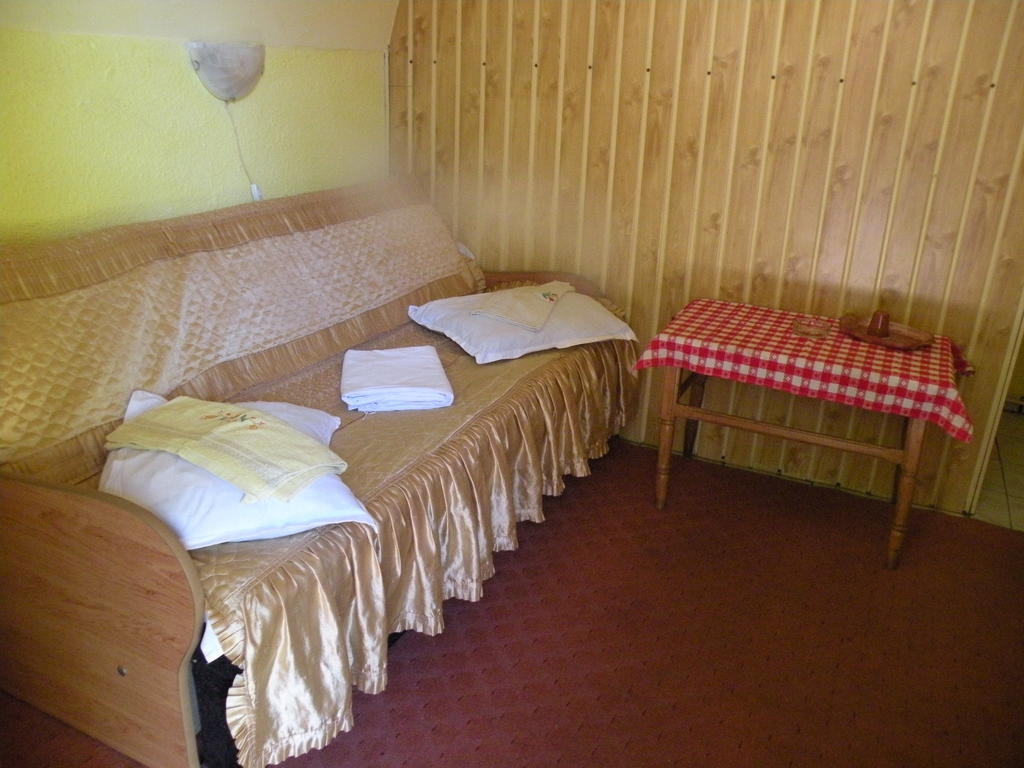 Camping Paradisul Soferilor Onesti Kamer foto
