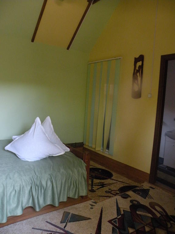 Camping Paradisul Soferilor Onesti Kamer foto